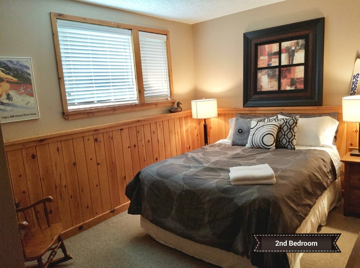 Second bedroom with queen bed